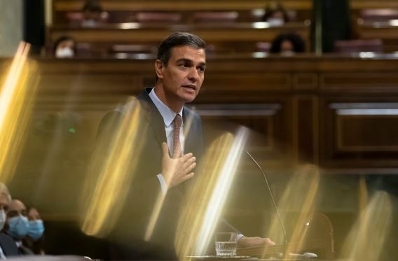 Akuzat për korrupsion ndaj bashkëshortes, Pedro Sanchez mbetet kryeministër i Spanjës