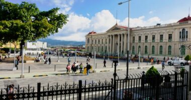 El Salvadori po ofron 5000 pasaporta falas për të huajt me kusht që të vendosen dhe të qëndrojnë