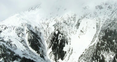 Dy persona kanë humbur jetën nga një ortek bore në Alpet austriake