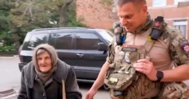 Ukrainë, 98-vjeçarja eci mbi 10 kilometra për të ikur nga forcat ruse