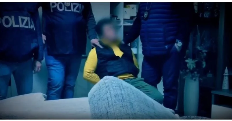 VIDEO/ Arrestimi i të shumëkërkuarit shqiptar në Itali, përdori identitetin e vëllait të sëmurë për t’u fshehur