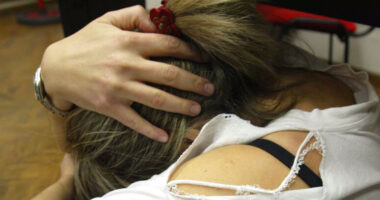 Lidh partneren pas krevatit që të mos dalë nga shtëpia, arrestohet shqiptari në Itali