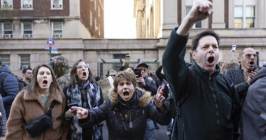Universiteti i Kolumbias shtyn afatin kohor për t’u shpërndarë protestuesit kundër luftës në Gaza