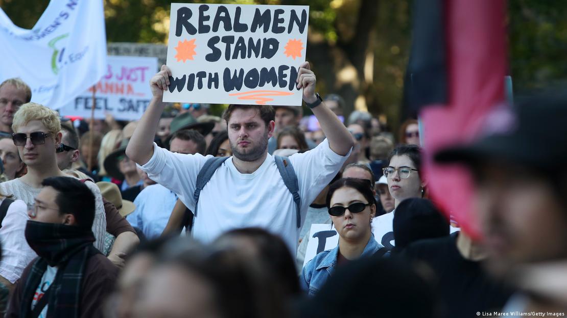 Pas sulmit me thikë në Sidnei, australianët protestojnë kundër dhunës gjinore