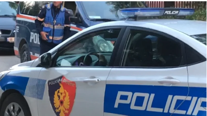 Drejtonte makinën pa leje dhe shkaktoi aksident, arrestohet i riu në Elbasan, procedohen dy të tjerë