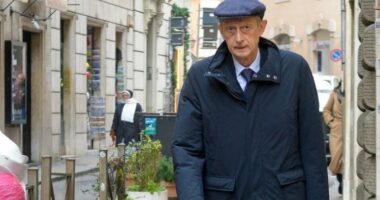 Tentoi të vidhte një parfum në aeroport, telashe për deputetin italian