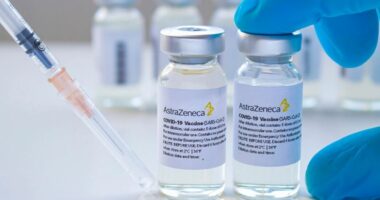 AstraZeneca e pranon: Vaksina anti-Covid mund të shkaktojë mpiksje gjaku