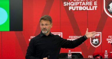 Francesco Troise mban leksion si i ftuar special nga FSHF për kursantët e “UEFA PRO”