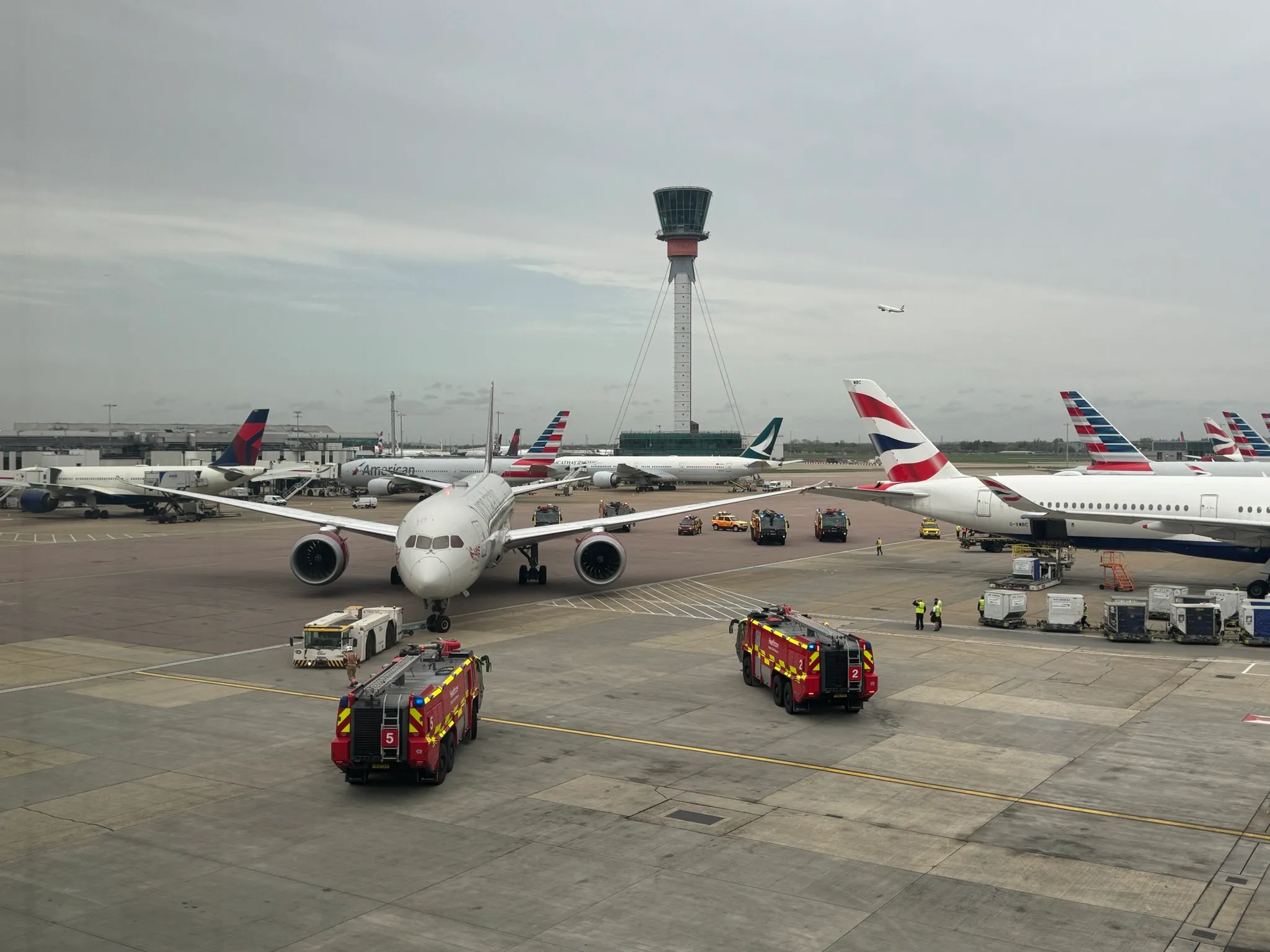 Përplasen dy avionë në aeroportin e Londrës
