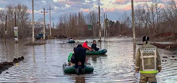 Shpërthen diga në Rusi, evakuohen mijëra persona