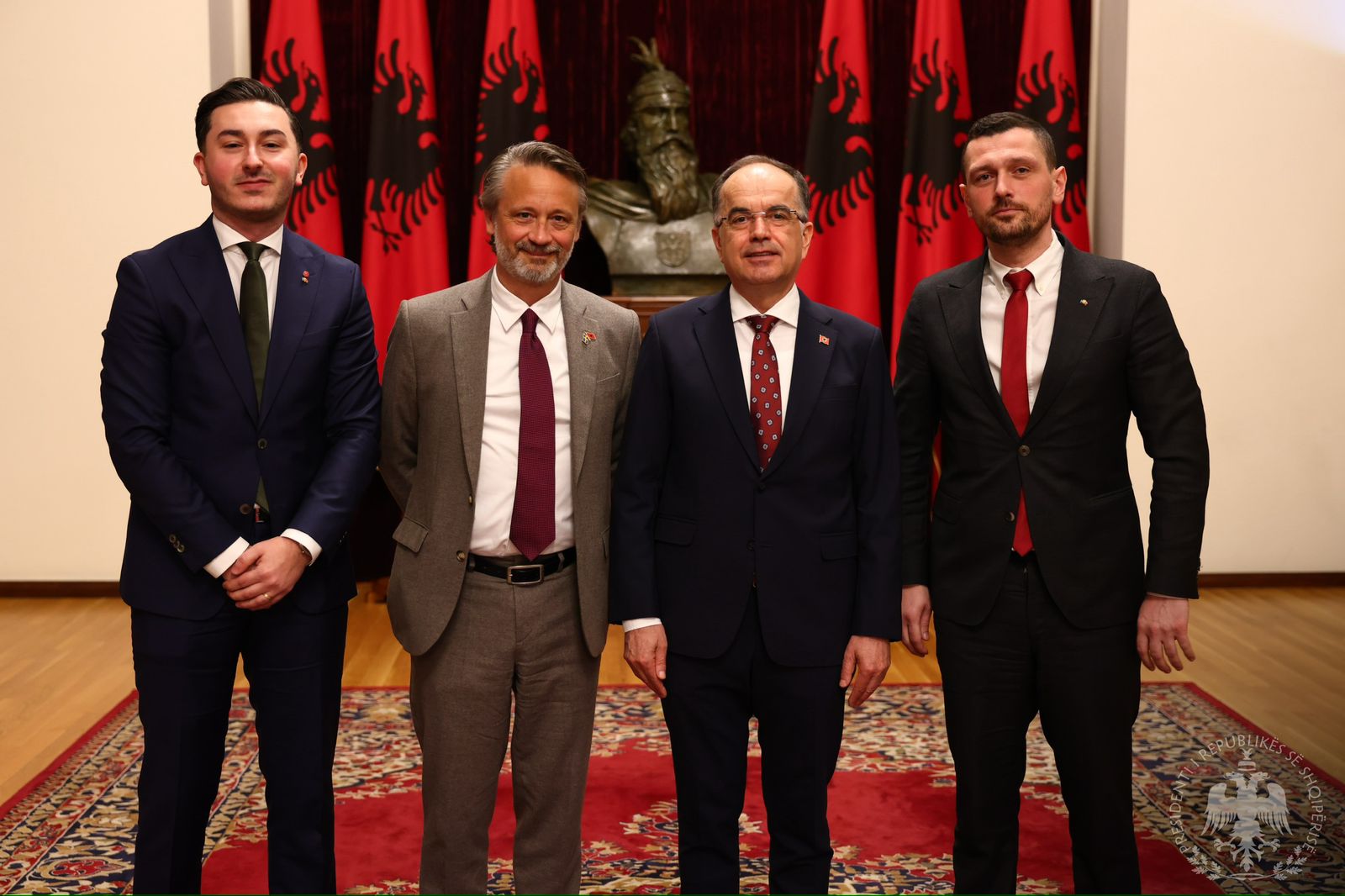 Presidenti Begaj pret përfaqësuesit e Parlamentit suedez, me origjinë nga Kosova dhe ambasadorin Ström