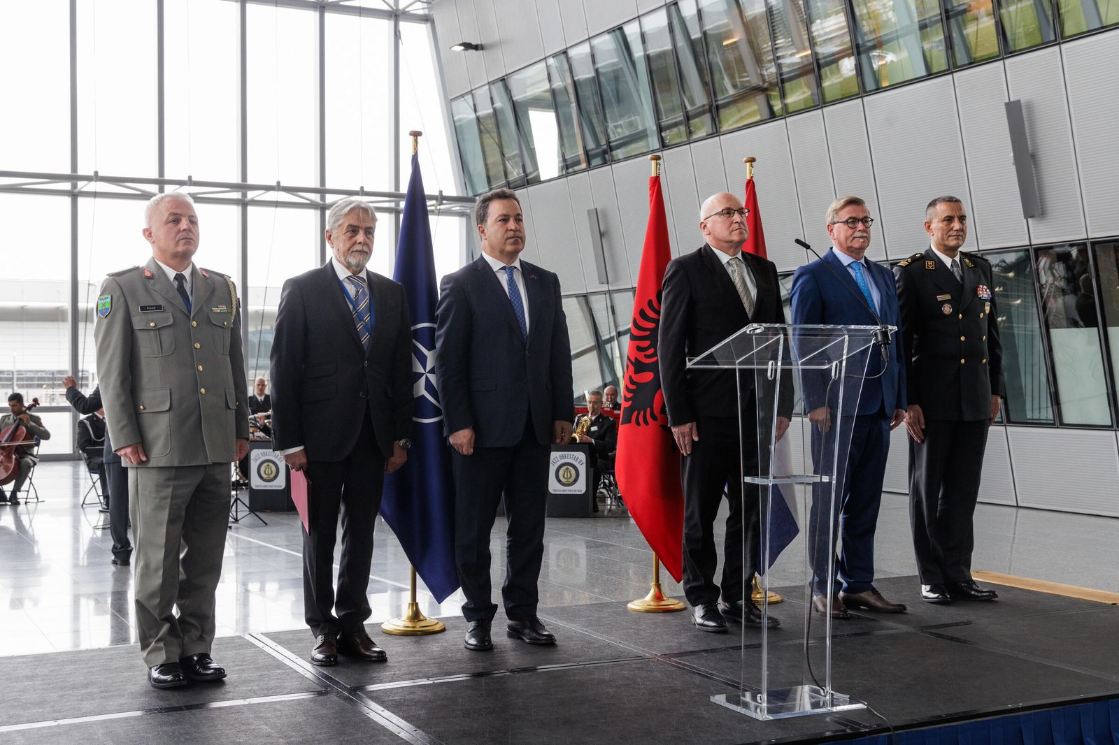 Ceremoni në Bruksel për 15-vjetorin e anëtarësimit në NATO, Peleshi: Të palëkundur në mbështetjen ndaj Aleancës