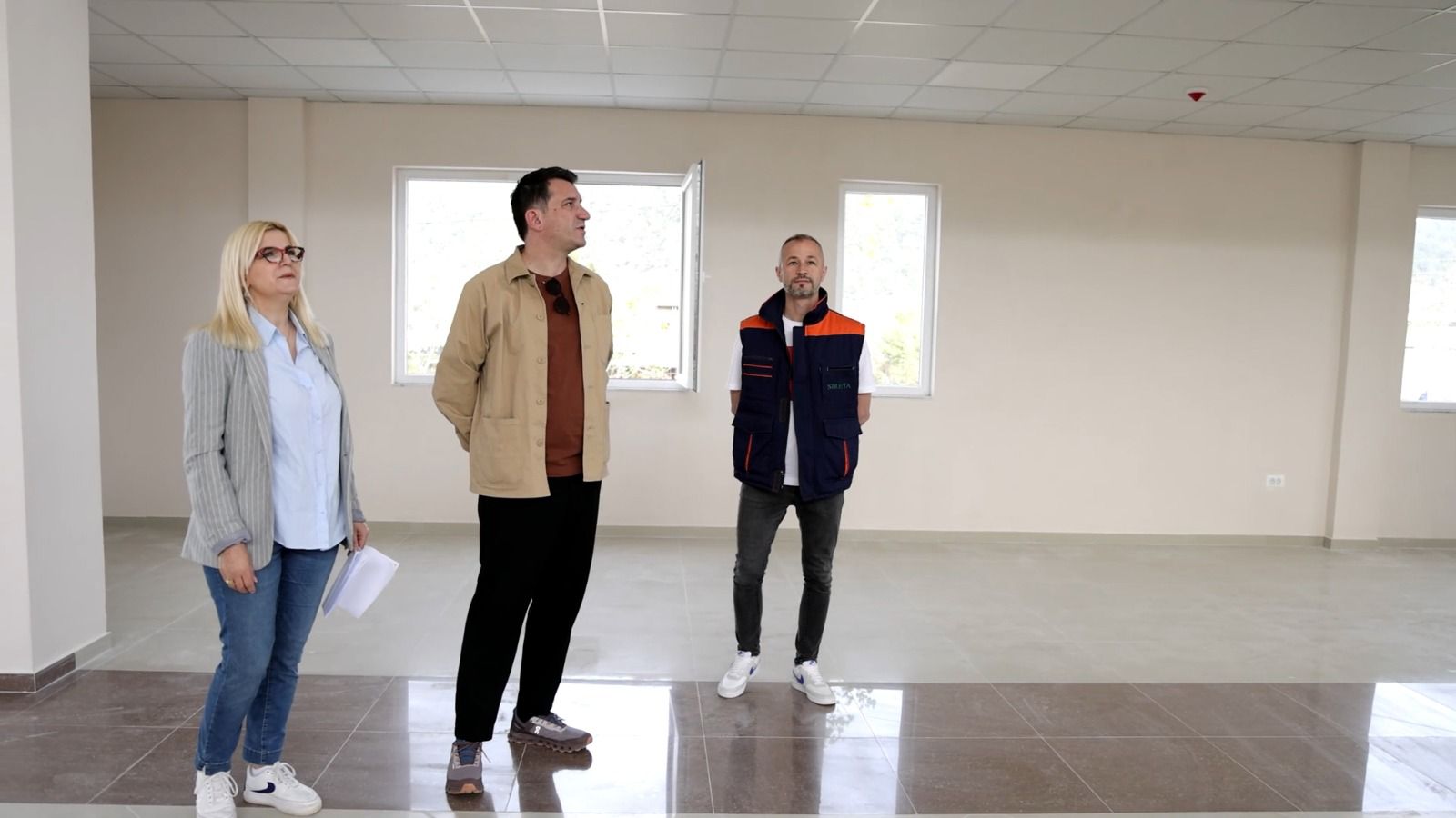 Qendër e re komunitare në Vaqarr, Veliaj: Investojmë njësoj si në qendër edhe në periferi. Dy hapësira të reja për varreza në Vaqarr dhe Petrelë