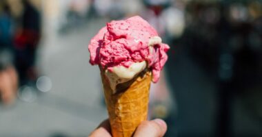 Milano dëshiron të ndalojë shitjen e akullores, picës dhe ushqimeve pas mesnate