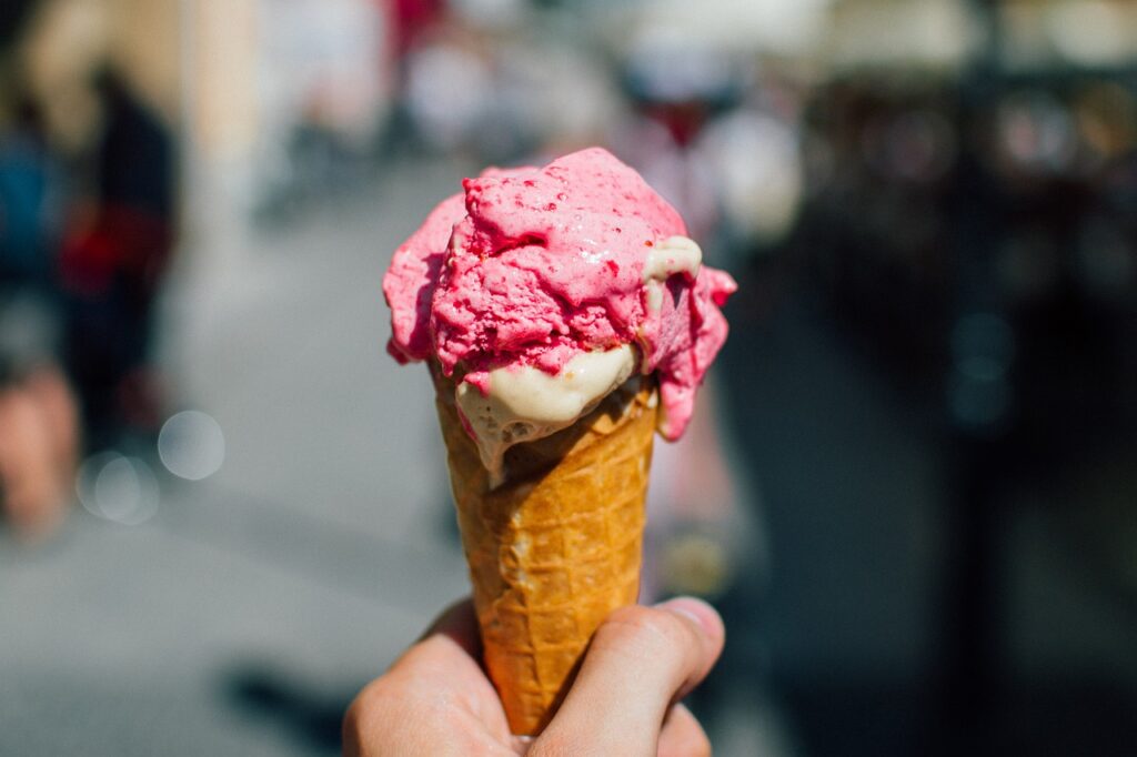 Milano dëshiron të ndalojë shitjen e akullores, picës dhe ushqimeve pas mesnate