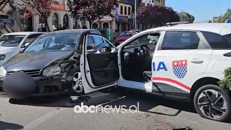 VIDEO/ Përfshihet në aksident automjeti i Policisë Bashkiake në Shkodër