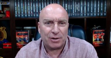 Agresioni rus, Demiraj: SHBA i ka dërguar armatime Ukrainës në mënyrë sekrete