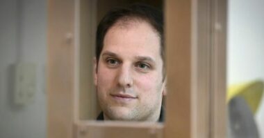 Rusia refuzon sërish kërkesën e gazetarit amerikan, Evan Gershkovich ngelet në paraburgim