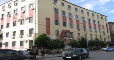 Drejtonte makinën i dehur dhe rrezikoi efektivët/ Gjykata lë në burg 44-vjeçarin Rezart Abazaj