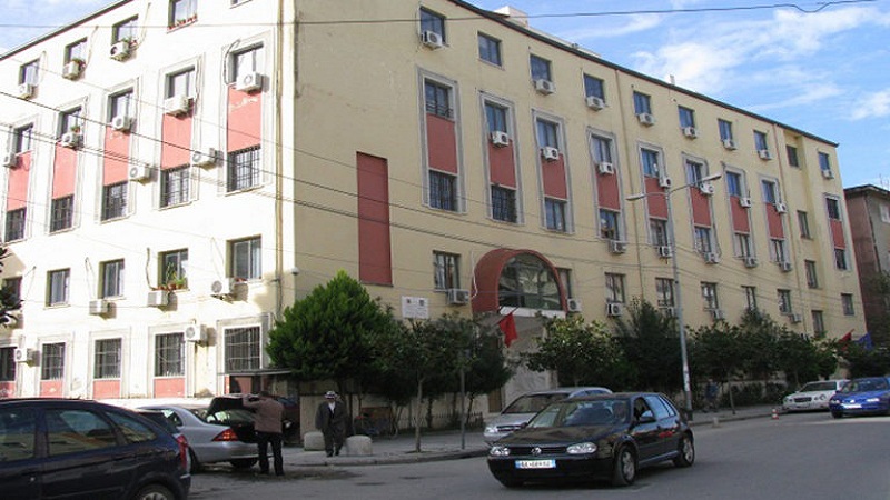 Aksion në Kadastrën e Durrësit/ 5 të arrestuar, mes tyre bashkëshorti i zyrtares së Berishës
