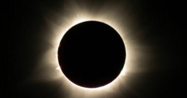 Eklipsi diellor përmes fotove, zgjati më shumë se 4 minuta