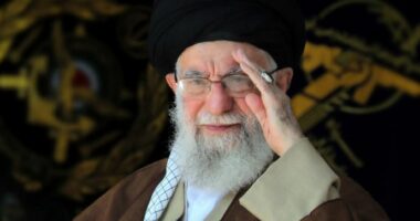 Fillimi i fundit të regjimit Iranian/ Analiza e BBC: Khamenei mund të largohet nga pushteti