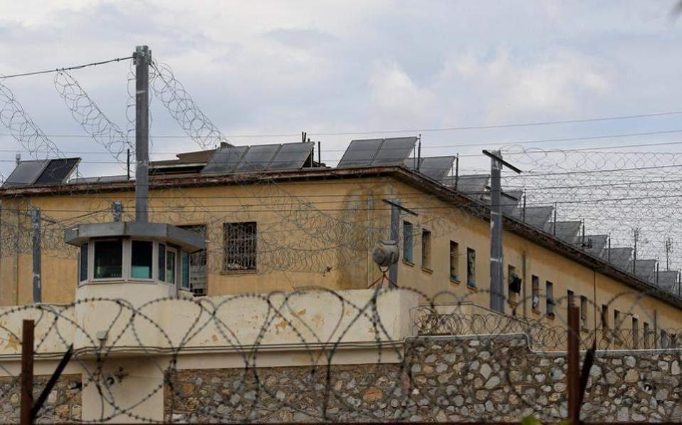 EMRI/ U arrestua për abuzim seksual, vdes shqiptari në burgun grek