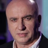 Më me qejf do të kisha votuar për zonjën nga India sesa për “emigrantin Agron nga Shqipëria”