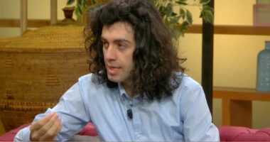 “Ecni zbathur të paktën 10 minuta në ditë”, mjeku alternativ këshillon: Burimi më i rëndësishëm i vitaminës T, ja për çfarë ju ndihmon