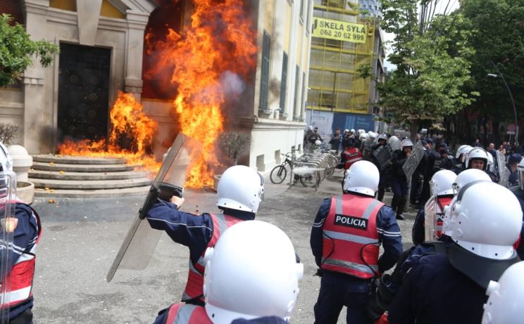 One arrested, another under investigation after the violent protest at Tirana Municipality