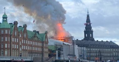 VIDEO/ Përfshihet nga flakët një nga ndërtesat më të vjetra të Kopenhagës