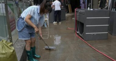 Kina përfshihet nga moti i keq, miliona banorë në rrezik