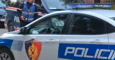 Tiranë, efektivi i policisë humb kontrollin mbi mjetin dhe bie në lumin Lana, përfundon në spital