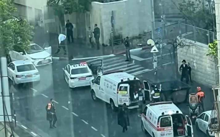 Makina përplas këmbësorët në Jeruzalem, policia: Sulm terrorist