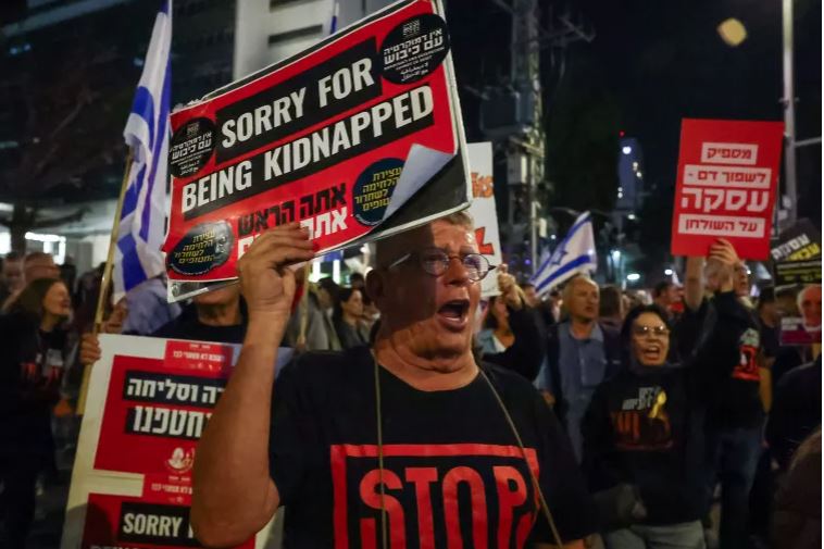 Tel Aviv/ Mijëra izraelitë në protestë kundër qeverisë, kërkojnë marrëveshje për lirimin e pengjeve