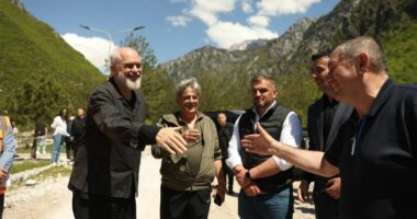 Shkodër, kryeministri Rama inspekton ndërtimin e Rrugës së Dukagjinit