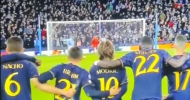 VIDEO/ Rudiger “profet”, mbrojtësi i Real Madrid i tregon Lunin krahun ku do godiste penalltinë Kovacic