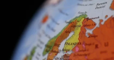 Finlanda mbyll pa afat pikat e kalimit kufitar me Rusinë