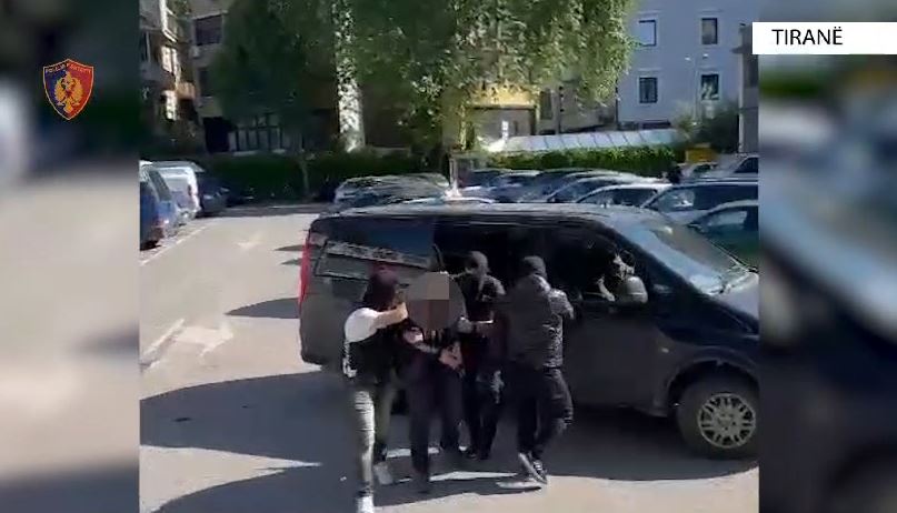 VIDEO/ Lëvizte i armatosur, arrestohet 43-vjeçari në Vorë
