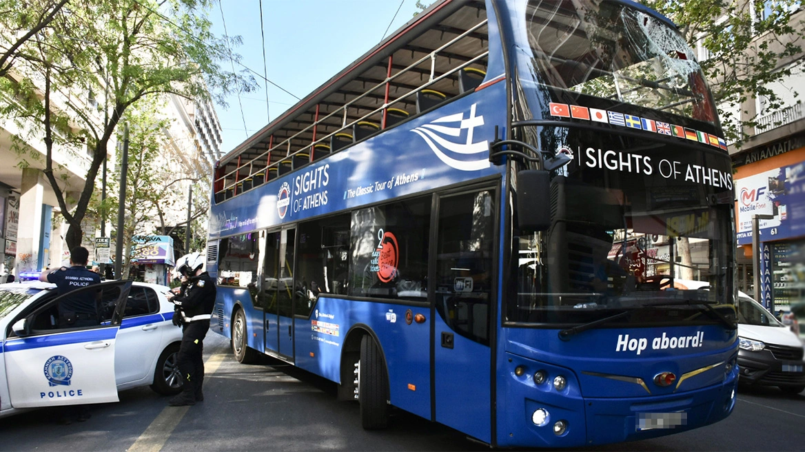 Greqi/ Shkëputet kablloja elektrike dhe bie mbi autobusin e turistëve, 6 të lënduar