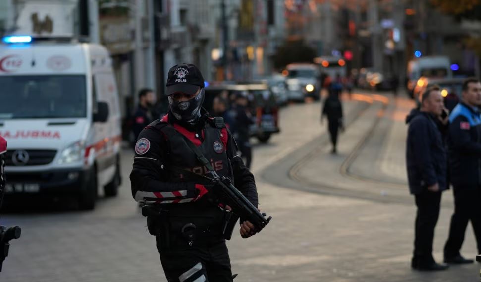 Sulmi me armë në një kishë në Stamboll, arrestohen 48 të dyshuar për lidhje me Shtetin Islamik