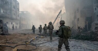 Izraeli e zvogëlon numrin e ushtarëve në jug të Gazës