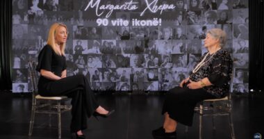 Në skenë me të birin/ Margarita Xhepa: E them me plot gojën ia ka kaluar nënës së vet