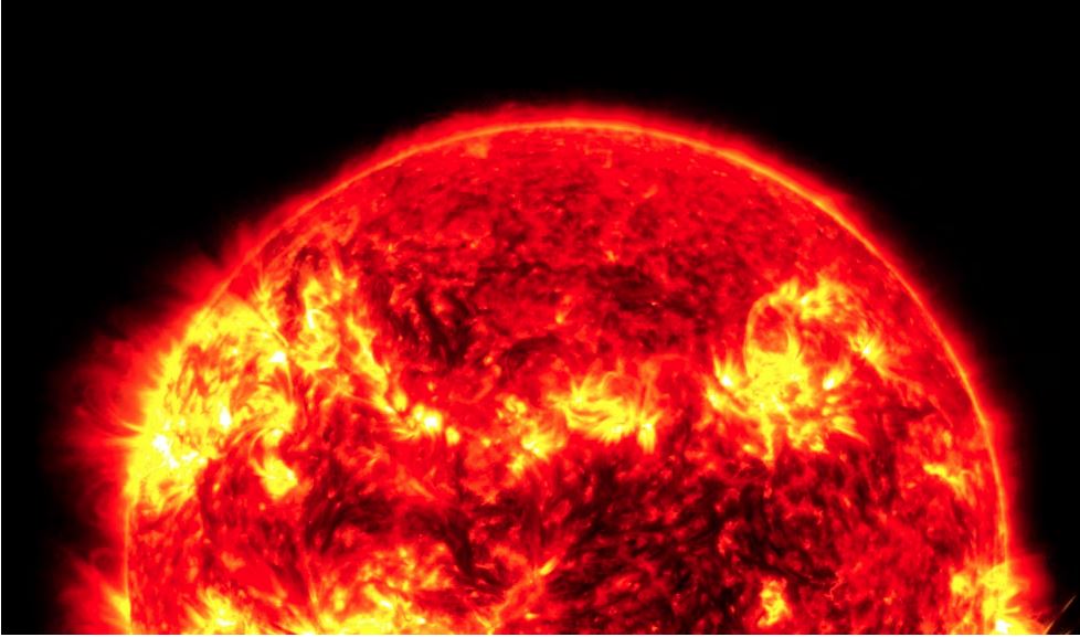 Dielli lëshon valën magnetike më të madhe të zjarrtë në 10 vite
