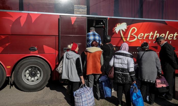 FOTO/ Më shumë se 2,500 janë evakuuar nga Kharkiv ndërsa luftimet vazhdojnë