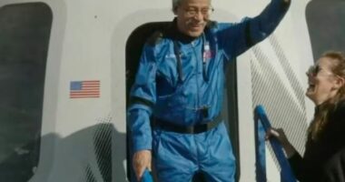 I pari kandidat për astronaut me ngjyrë, Ed Dwight hapësirën në moshën 90-vjeçare