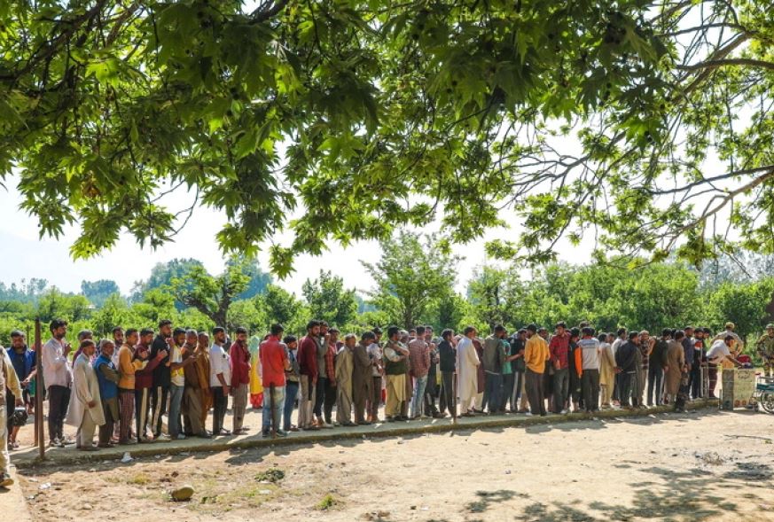 Temperatura ekstreme deri në 48 gradë Celcius, mbyllen shkollat në Indi