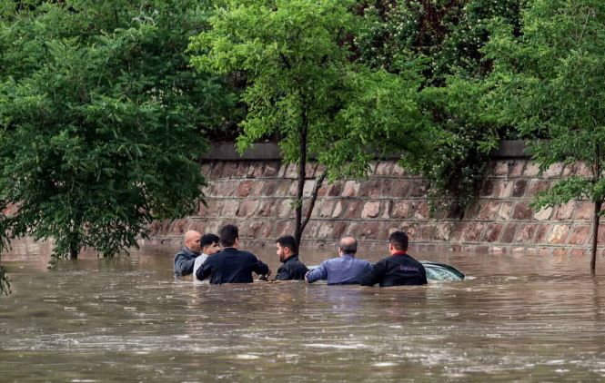 Përmbytje masive në Iran/ Shtatë të vdekur, mes tyre nëna dhe katër fëmijët e saj