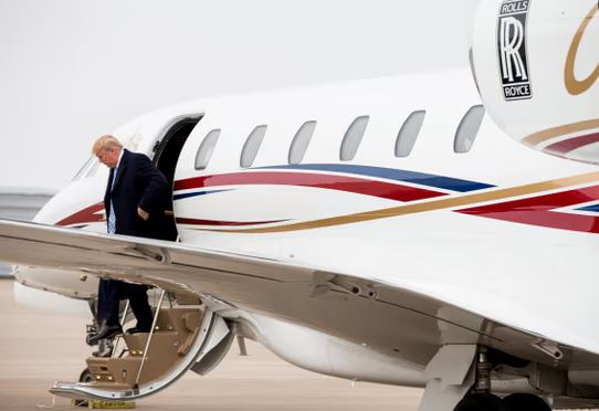 Gjoba deri mbi 500 milionë dollarë, Trump shet një nga avionët e tij
