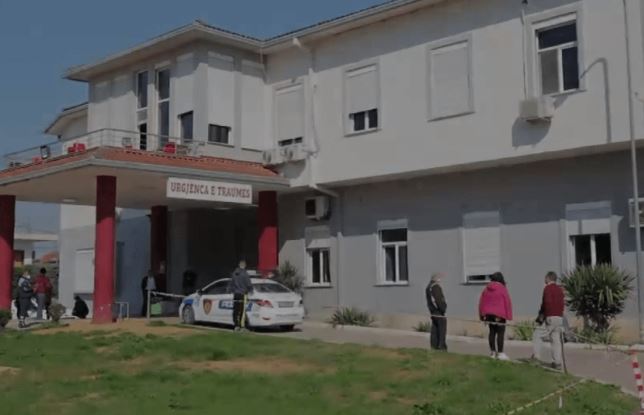 Po pastronte armën e shërbimit, punonjësi i Gardës qëllon veten në këmbë dhe dorë